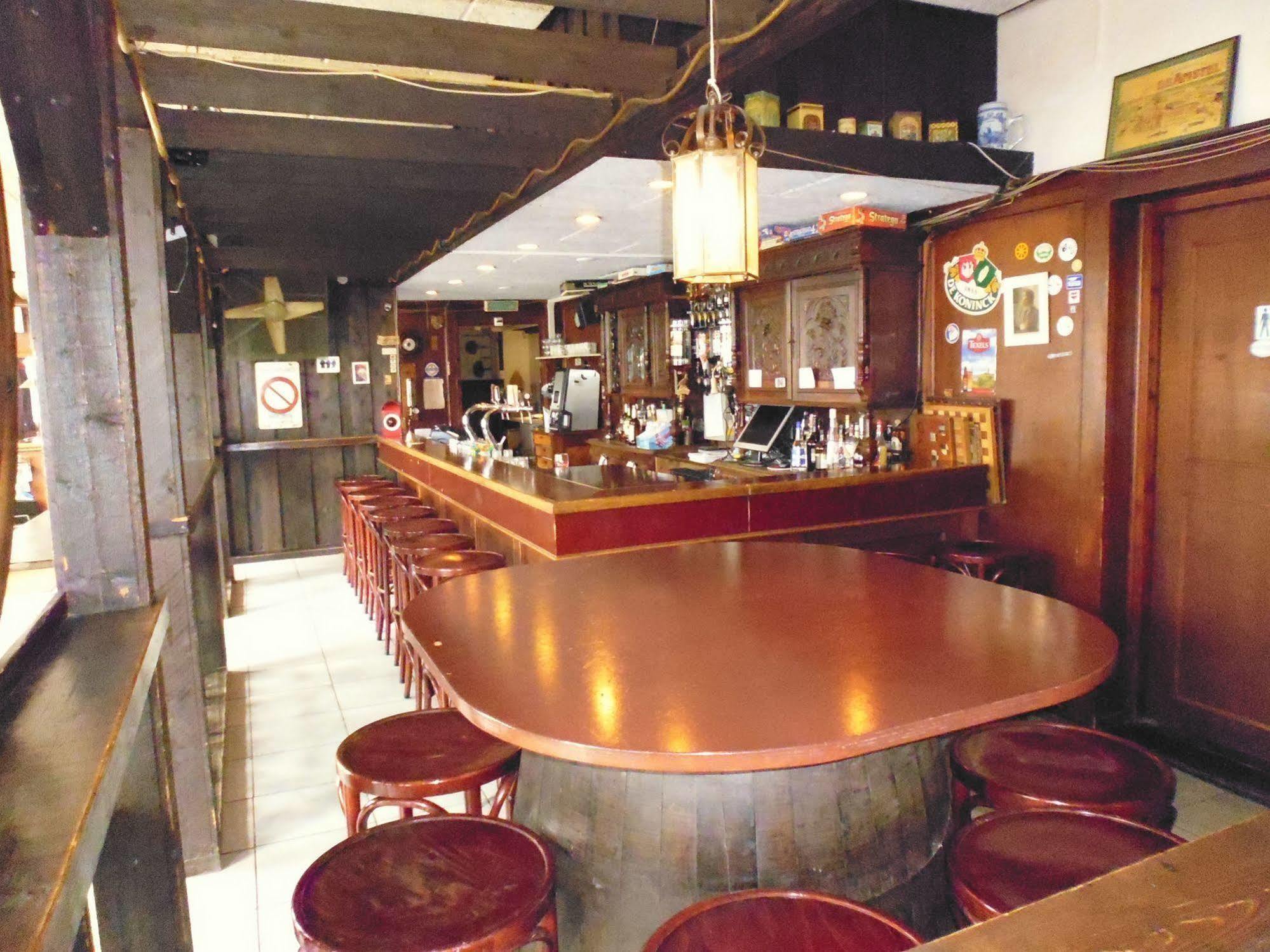 Eilandhotel Texel Де-Коксдорп Экстерьер фото The bar at the 1905